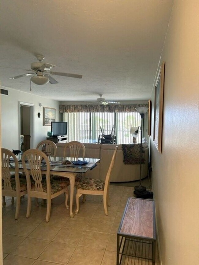 Building Photo - Venice, FL MACARTHUR BEACH Gated Comm. 2/2...