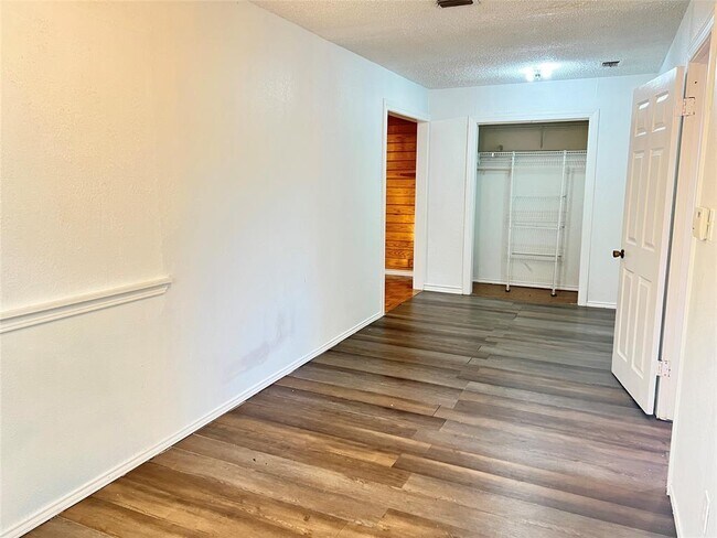 Building Photo - 2012 Maxwell Ln