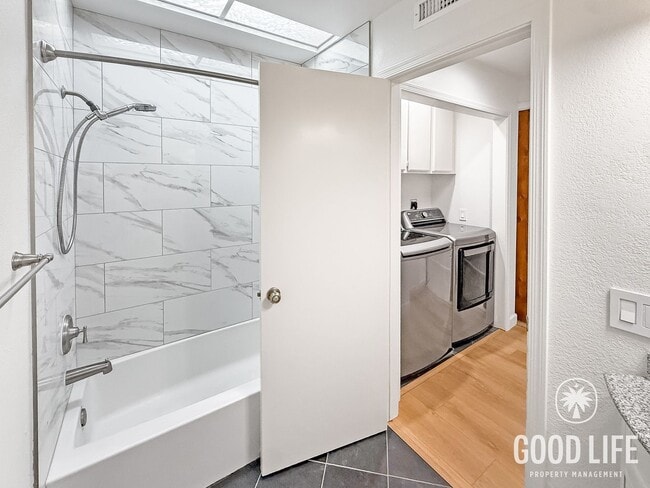 Building Photo - harming 2BR/2BA Townhome with Private Yard & 2-Car Garage in UTC