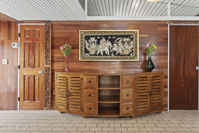 Building Photo - 2337 Seminole Rd