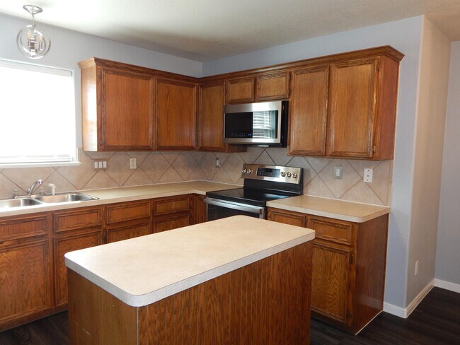 Building Photo - 106 Cedar Ridge Dr