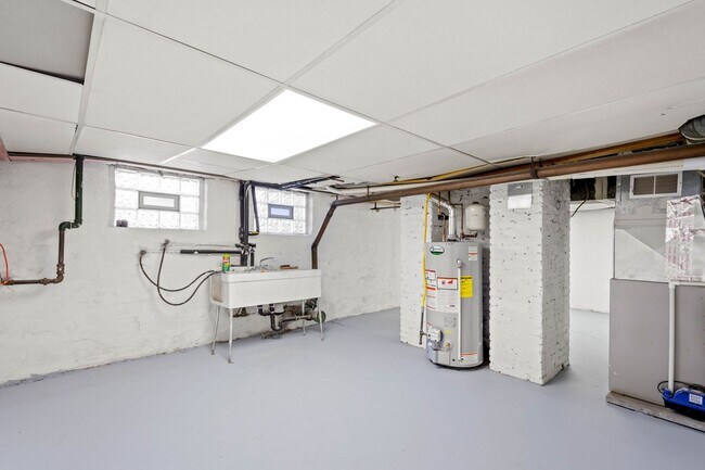 Building Photo - Stunning 2 bedroom home in North Side available Feb 1!