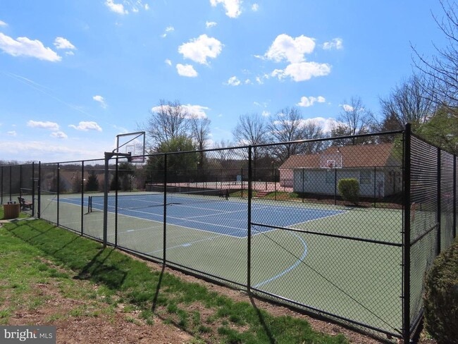 Building Photo - 502 Diamond Dr