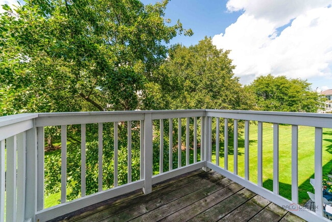 Building Photo - 1432 Hampshire Ct