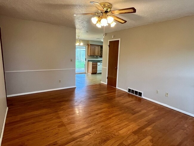 Building Photo - Cute 3 bed 1.5 Bath in Midwest City