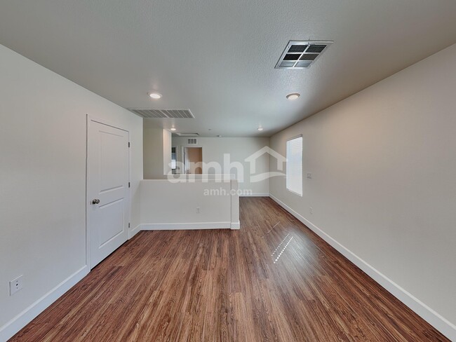 Building Photo - 696 N Water St