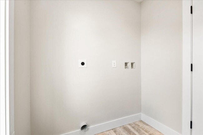 Building Photo - 145 Crooked Creek Dr