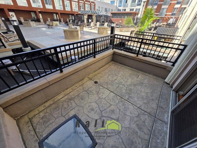 Building Photo - 450 J St