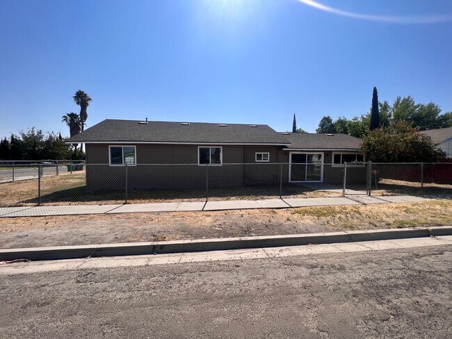 Building Photo - Beautiful home. Apply today!