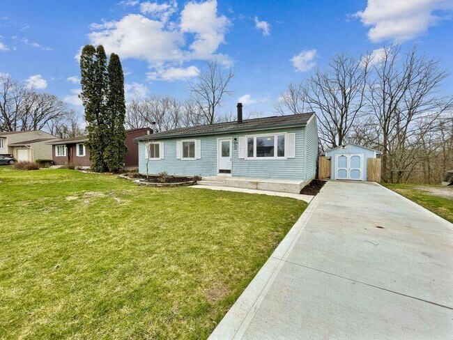 Building Photo - 8969 Canoe Dr