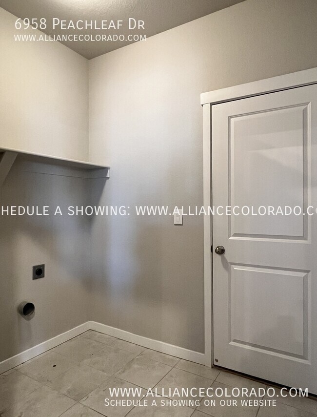 Building Photo - 6958 Peachleaf Dr