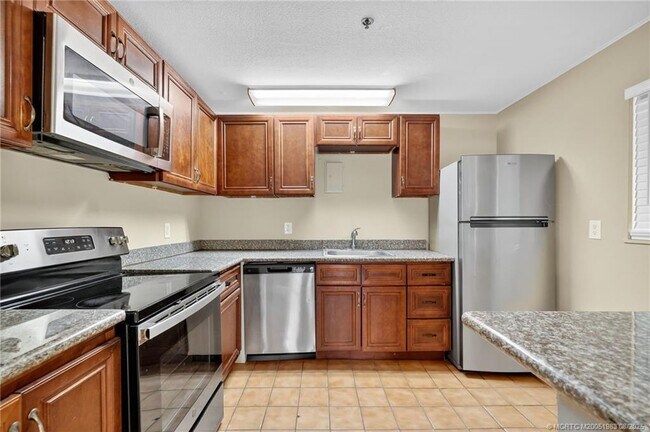 Building Photo - 410 SW California Ave