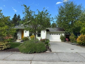 Building Photo - Single-family 3-bedroom home in a desirable neighborhood in town!