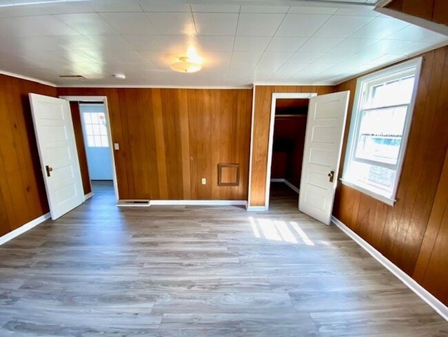 Building Photo - 746 Summit Ave