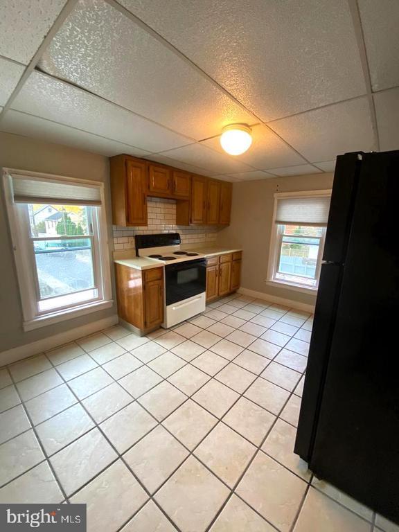 Building Photo - 64 S Evans St