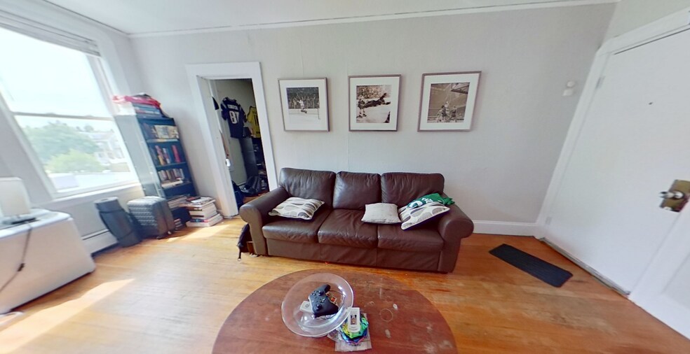 Building Photo - 32 Gordon St