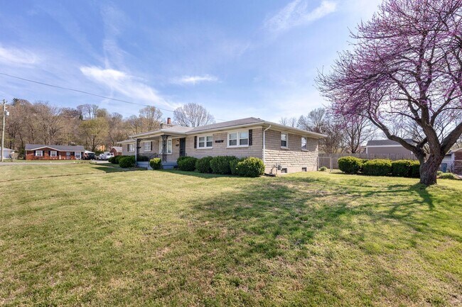 Building Photo - 1702 Bonnyville Blvd