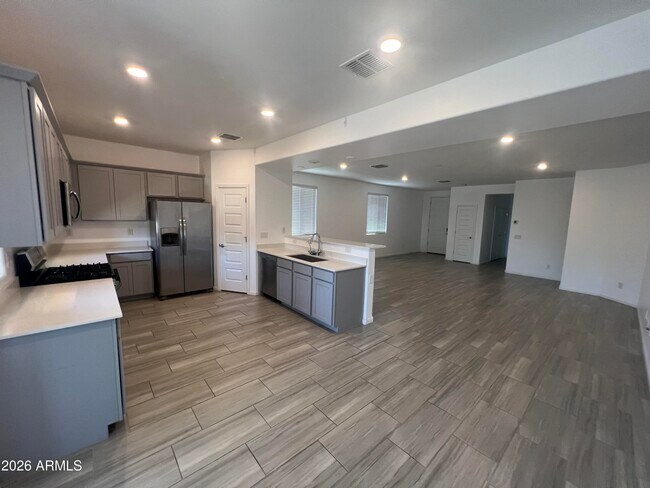 Building Photo - 19 N 197th Dr