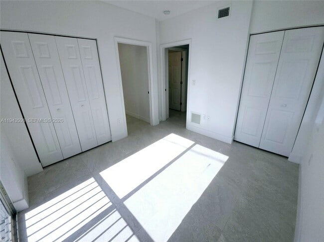 Building Photo - 580 NW 34th St