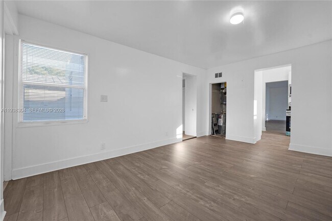 Building Photo - 1505 Monroe St