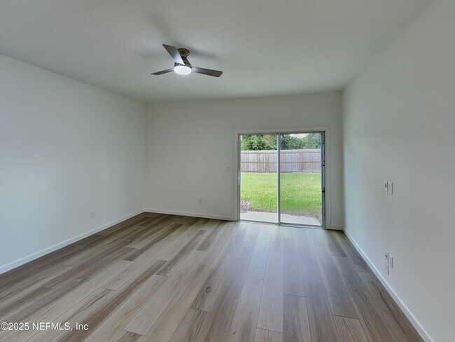 Building Photo - 586 Holly Lks Dr