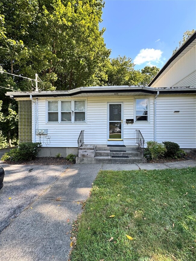 Building Photo - 84-88-88 E Main St