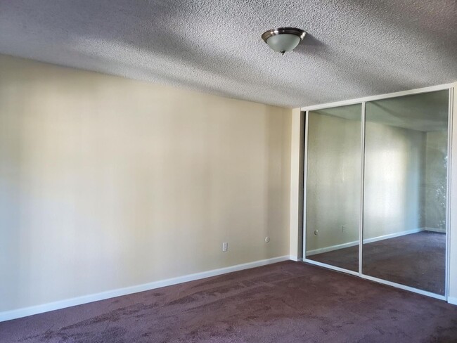 Building Photo - Nice 3 bedroom 2 bathroom Home
