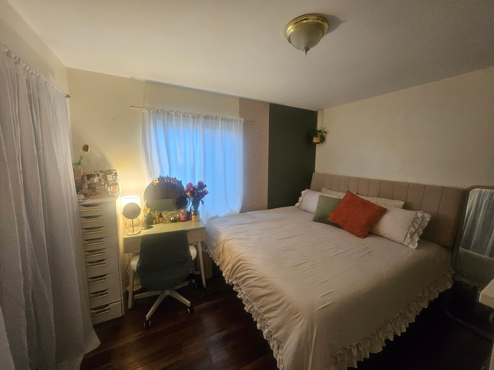 Building Photo - 714 S Record Ave