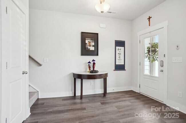 Building Photo - 562 Amalfi Dr