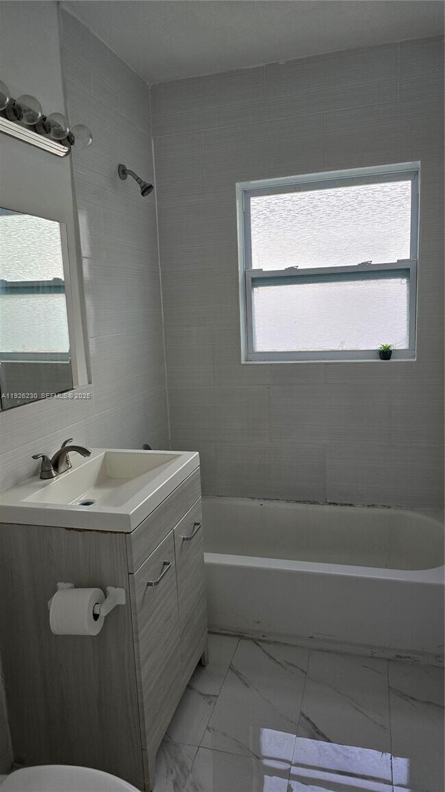 Building Photo - 9760 Bay Harbor Terrace