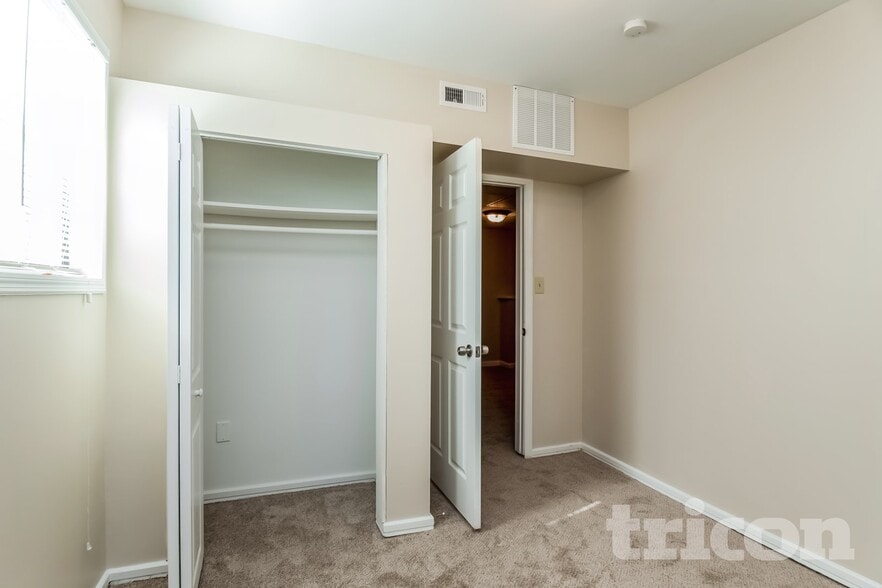 Building Photo - 5237 Westhill Dr NW