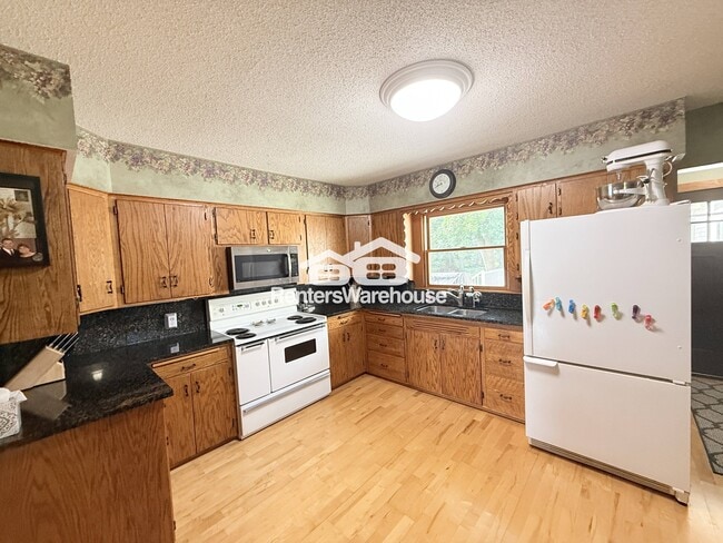 Building Photo - 840 Park Ave