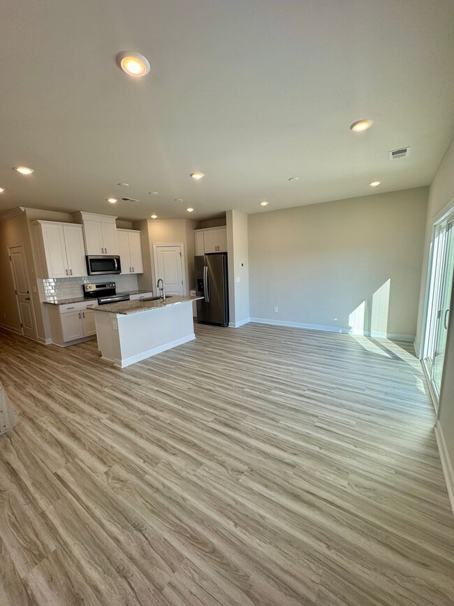 Building Photo - Beautiful, Brand New 3BR Townhouse in Concord