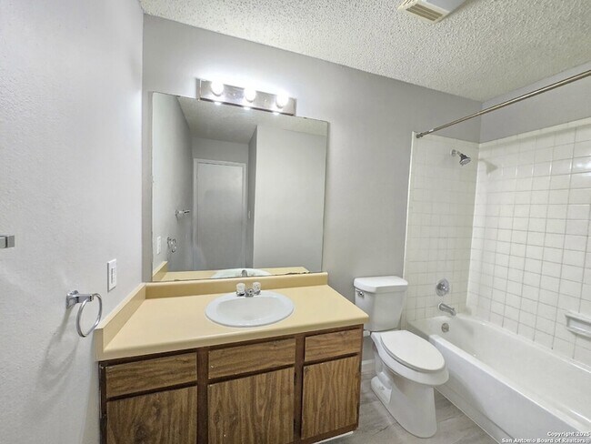 Building Photo - 5507 Roanwood
