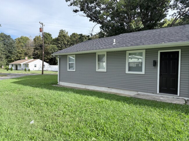 Building Photo - 137 Lemmon Ave