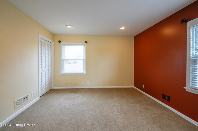 Building Photo - 9903 Welshpool Ct