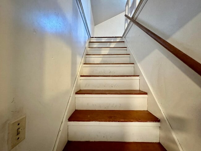 Building Photo - 479 Stratford Dr