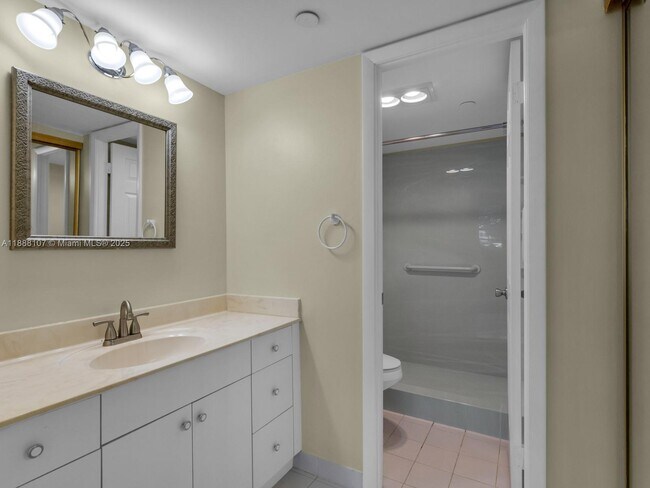 Building Photo - 1000 St Charles Pl