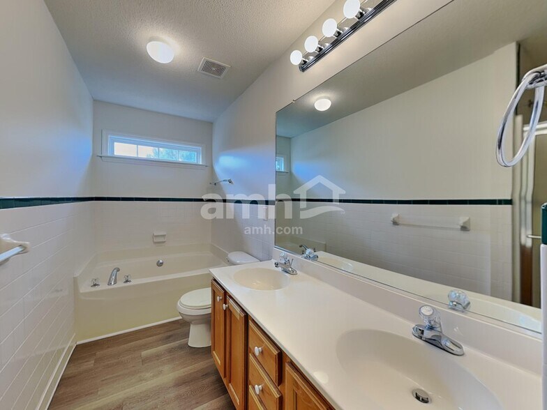 Building Photo - 5520 Bridgegate Dr