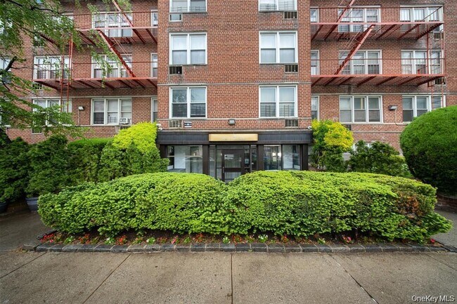 Building Photo - 720 E 31st St
