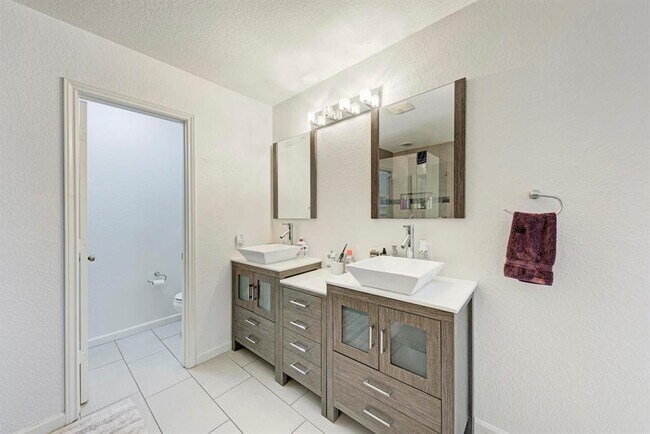 Building Photo - 103 Salerno Dr