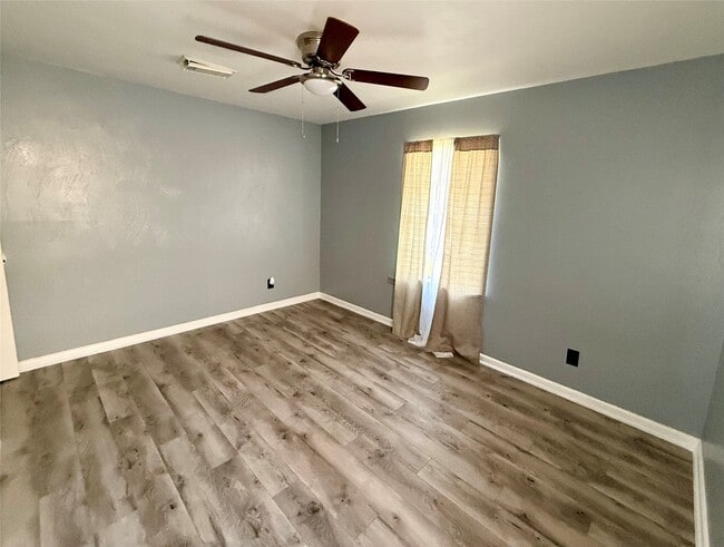 Building Photo - 411 Elaine St