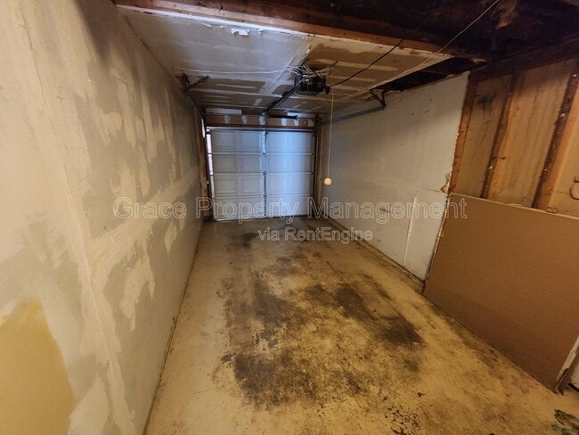 Building Photo - 492 S Dover Ave