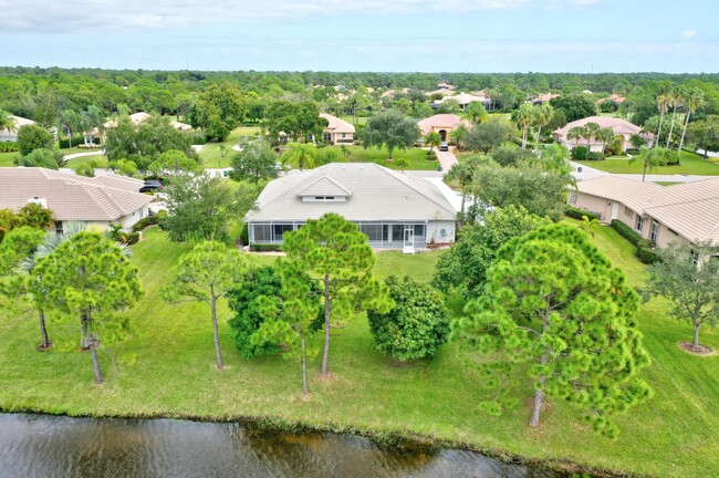 Building Photo - 8028 Plantation Lakes Dr