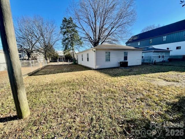 Building Photo - 416 E 19th St