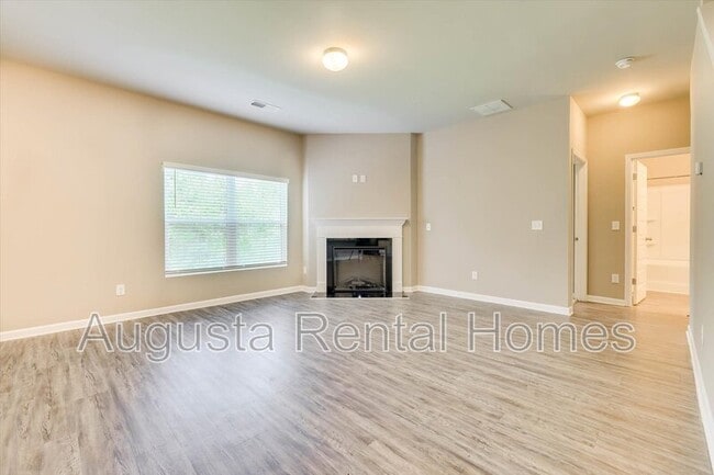 Building Photo - 5054 Vine Ln