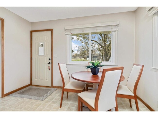 Building Photo - Spacious 4BR Home in Brooklyn Park – Huge Basement & New Appliances!