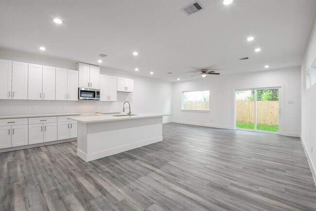 Building Photo - 4436 Aledo St