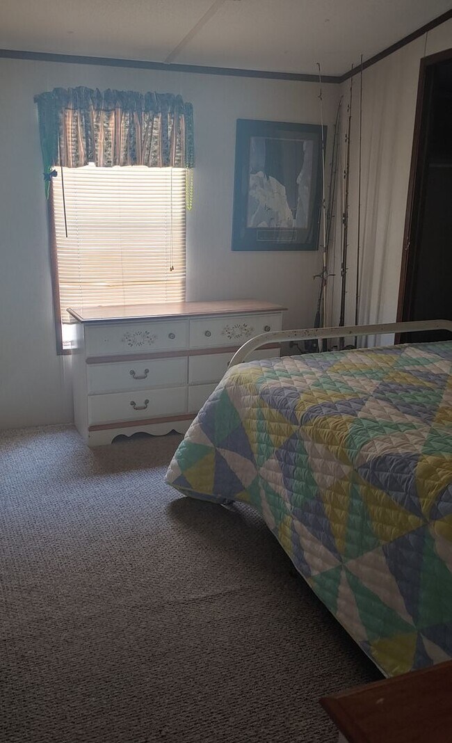 Building Photo - AVAILABLE NOW!