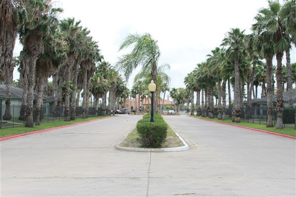 Building Photo - 100 La Herencia